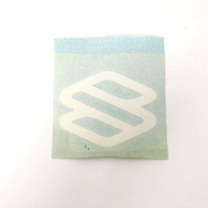 Autocollant logo SUZUKI - blanc