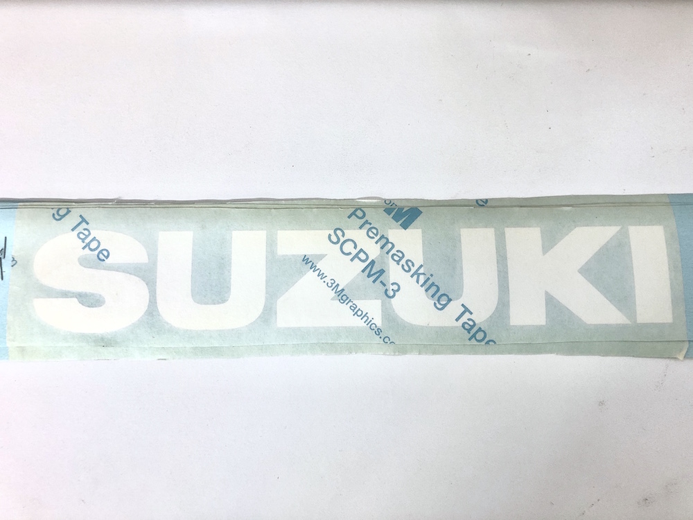 Autocollant SUZUKI - blanc